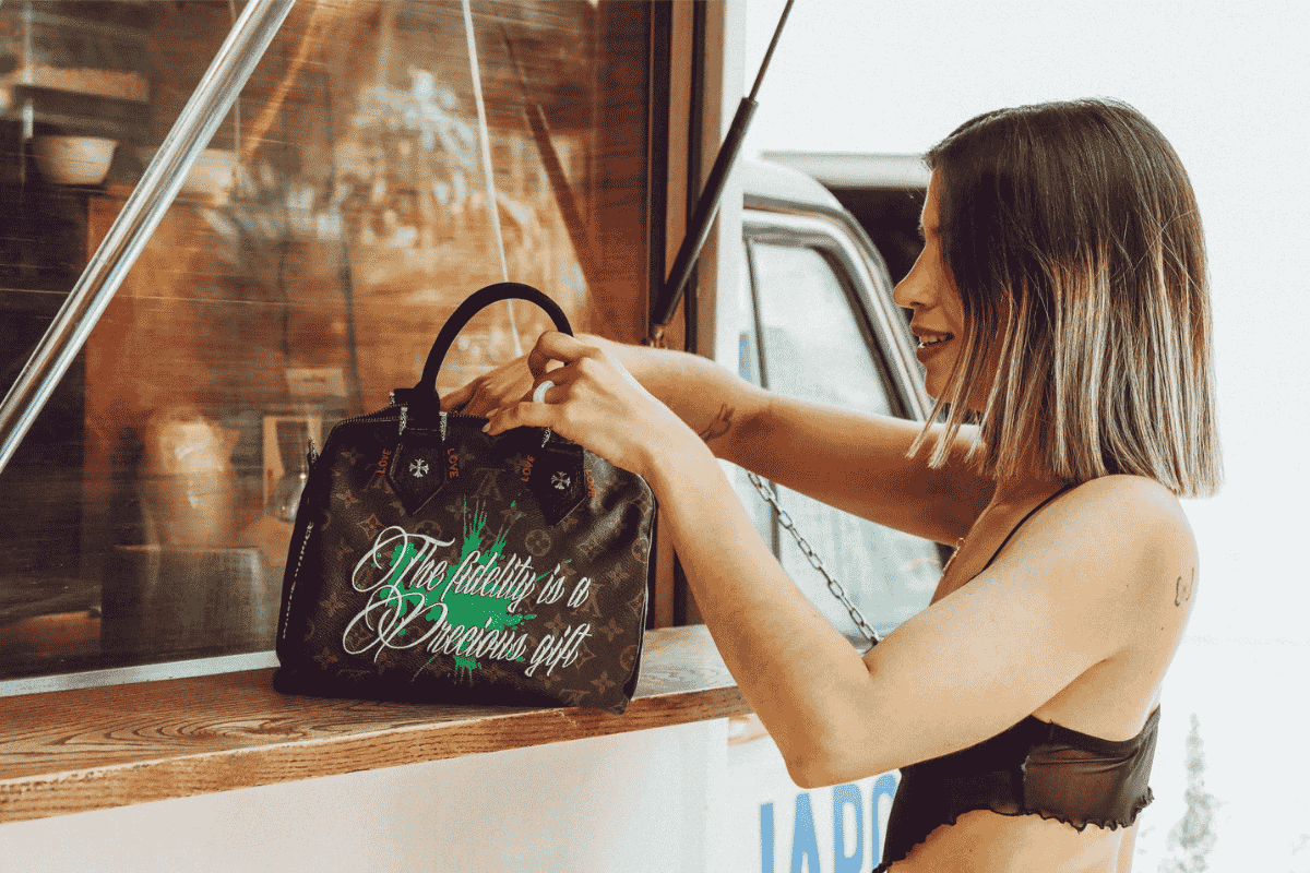 Handbags at Auction: A Collector’s Guide to Buying, Value & Provenance 